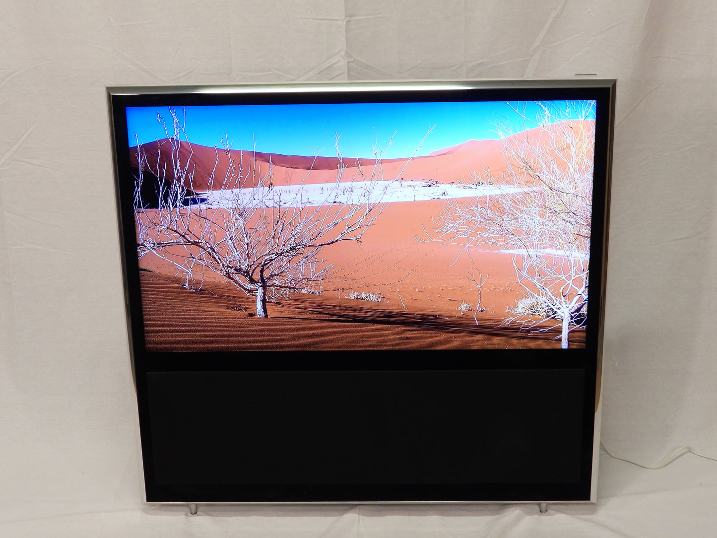 BEOvision 11 40" Aluminium