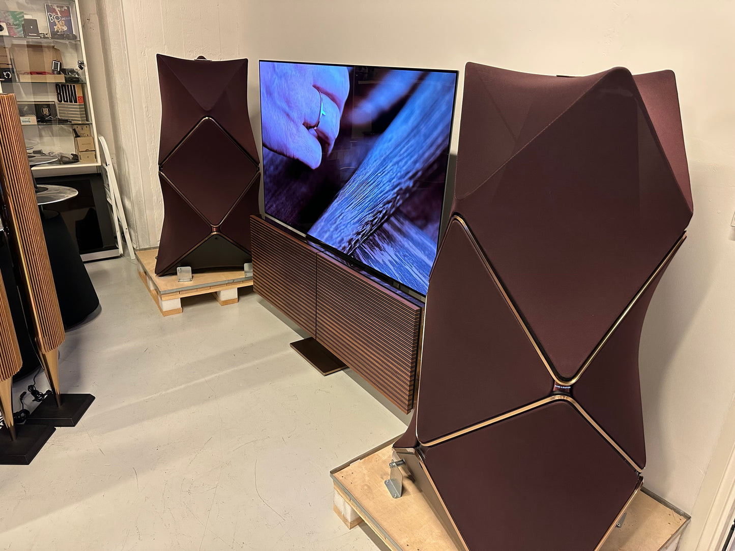 BeoLab 90 Bronze Tone/Purple Heart
