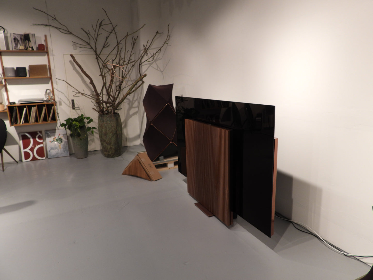 BEOvision Harmony 88" 8K Bronze / Walnut