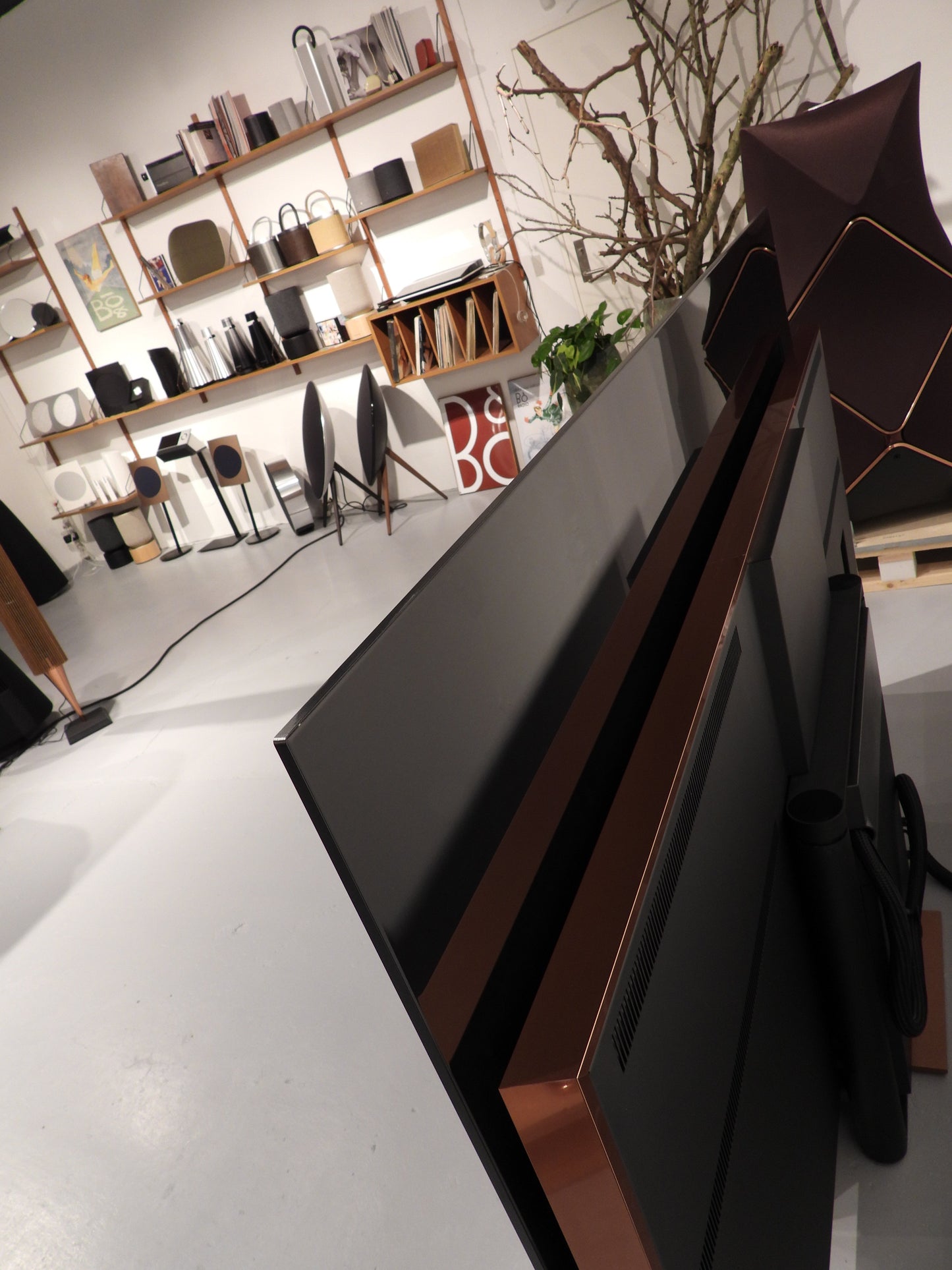 BEOvision Harmony 88" 8K Bronze / Walnut
