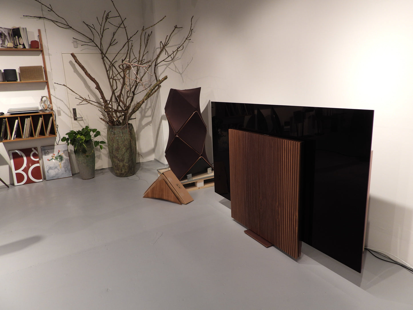 BEOvision Harmony 88" 8K Bronze / Walnut