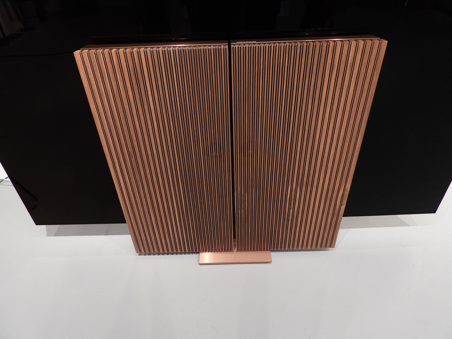 BEOvision Harmony 88" 8K Bronze / Walnut