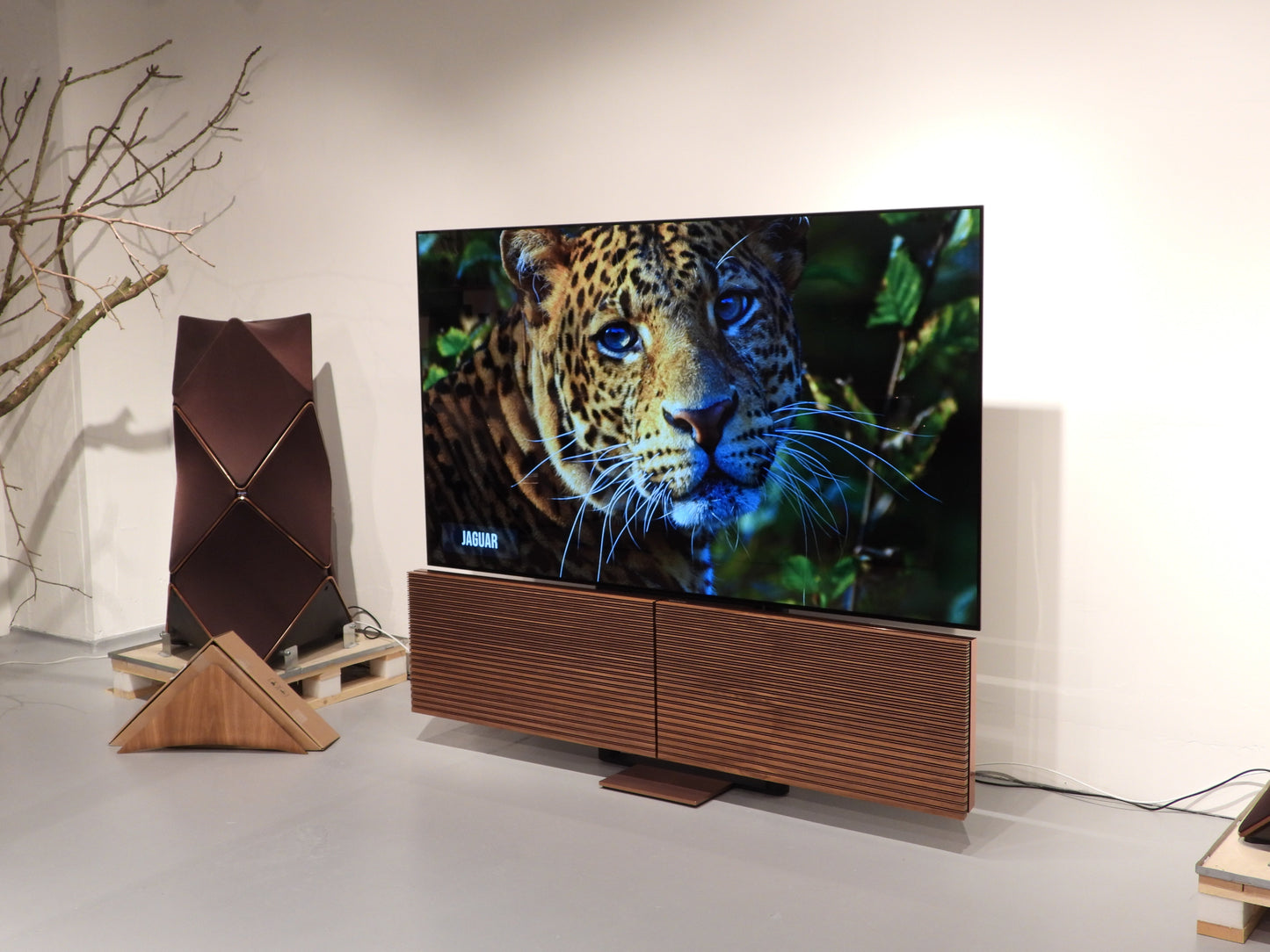 BEOvision Harmony 88" 8K Bronze / Walnut
