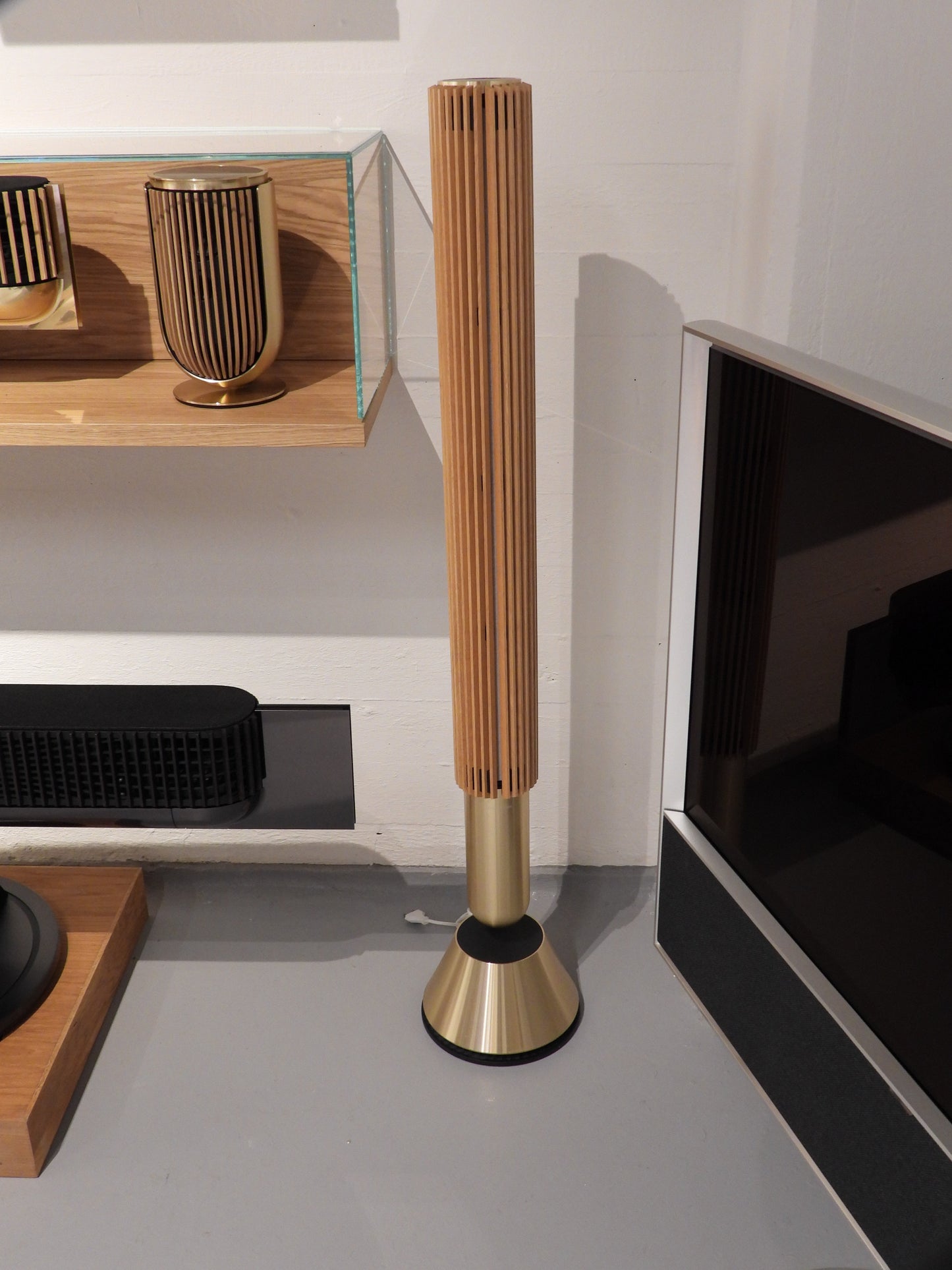 BEOlab 28 Gold Tone