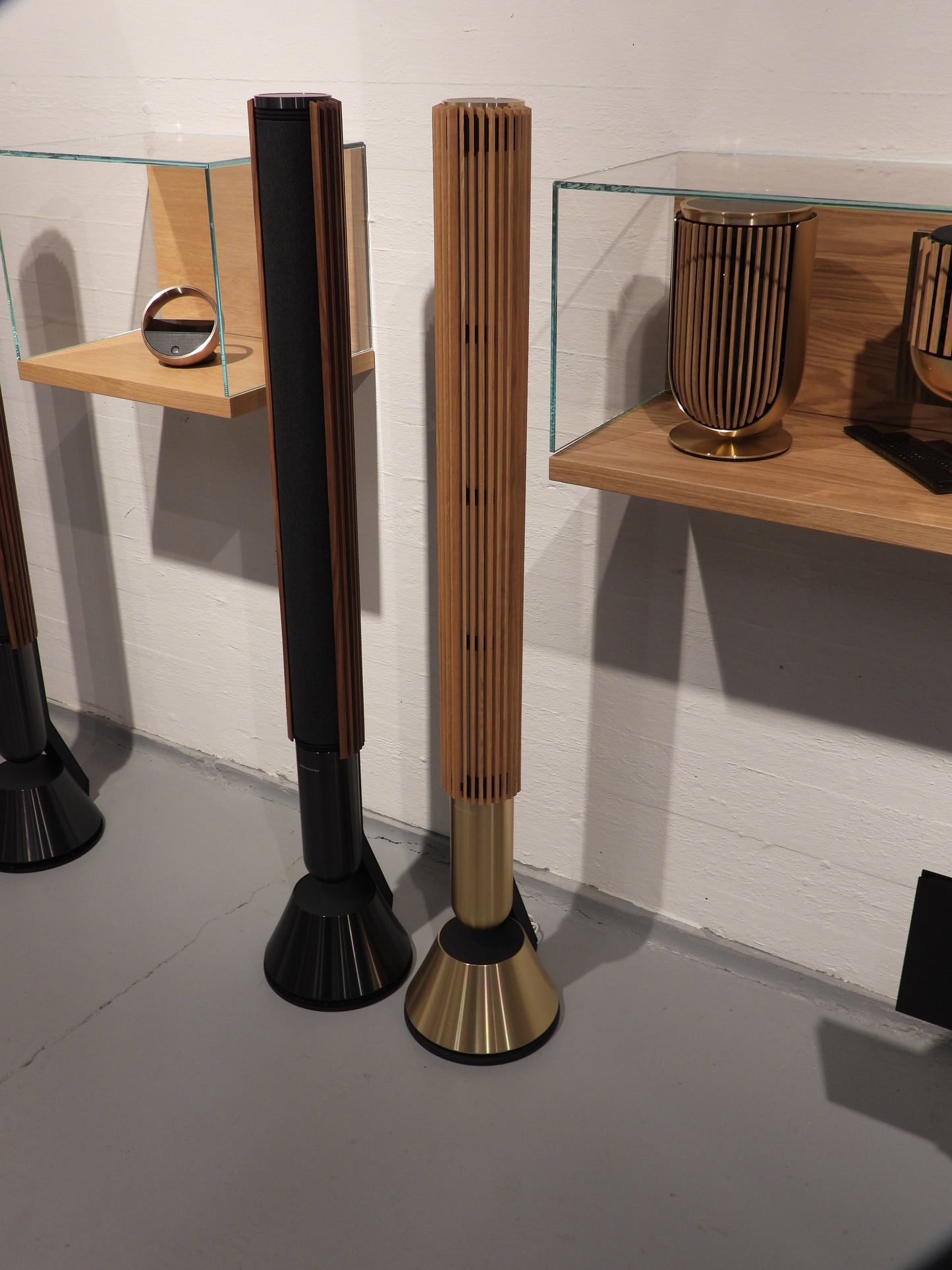 BEOlab 28 Gold Tone