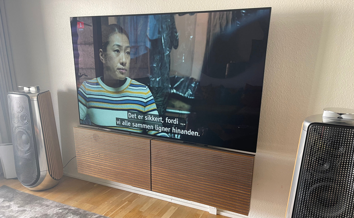 BEOvision Harmony 77" Brass / Smoked Oak