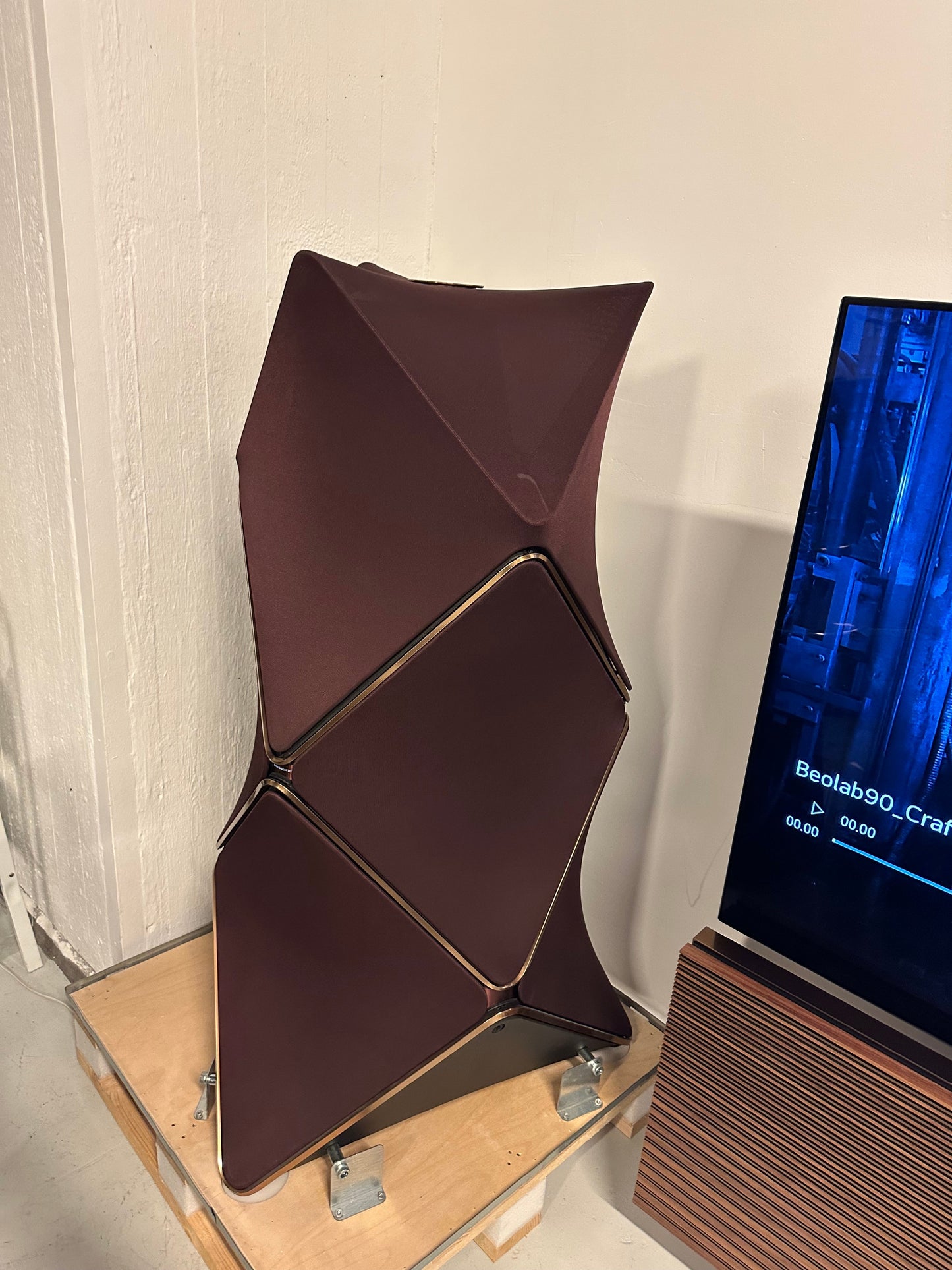 BeoLab 90 Bronze Tone/Purple Heart
