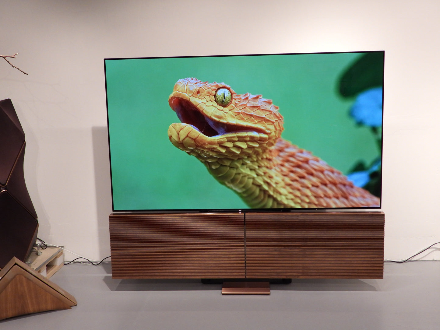 BEOvision Harmony 88" 8K Bronze / Walnut