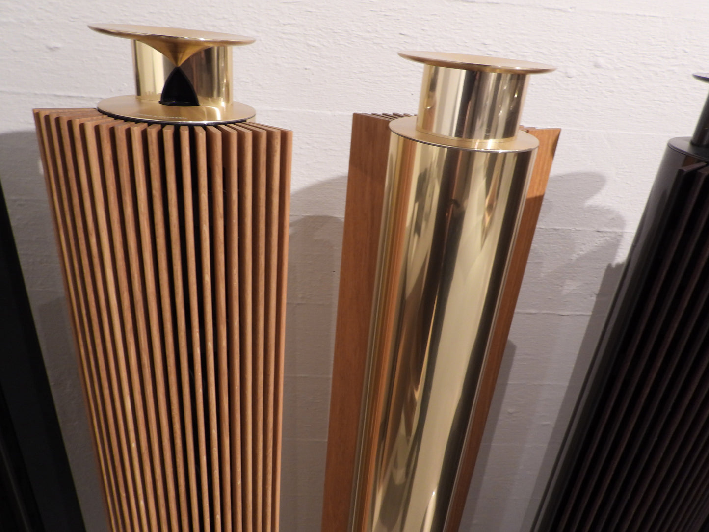 BEOlab 18 Gold Tone