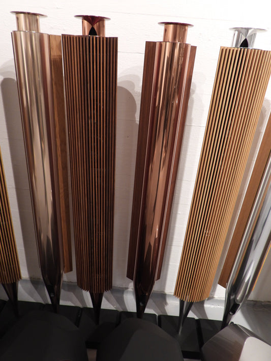 BEOlab 18 Bronze / Smoked Oak