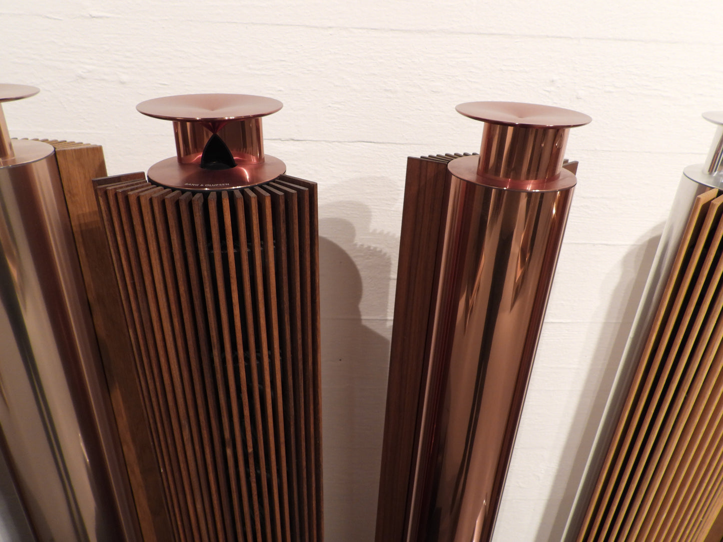 BEOlab 18 Bronze / Smoked Oak