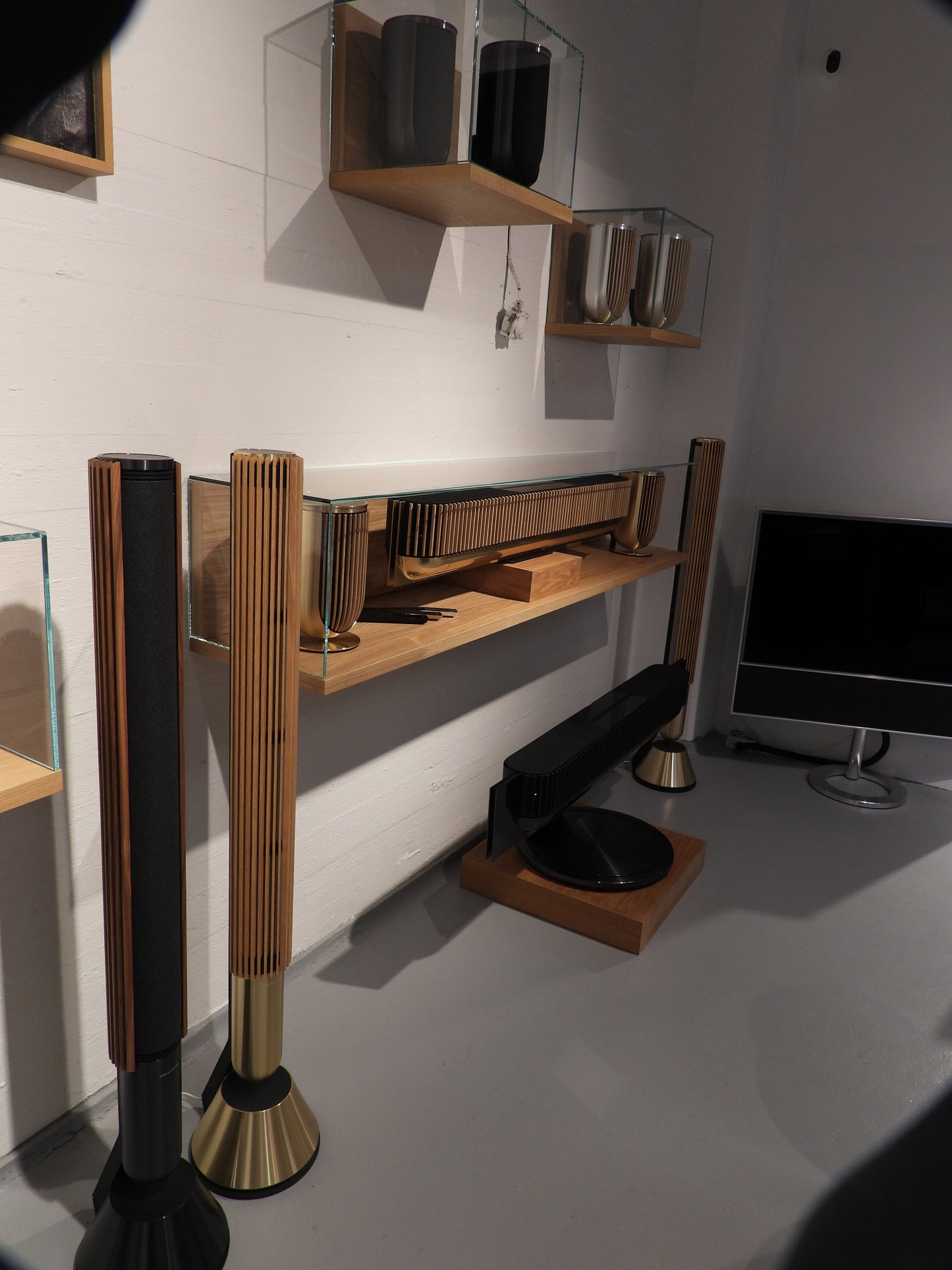 BEOlab 28 Gold Tone