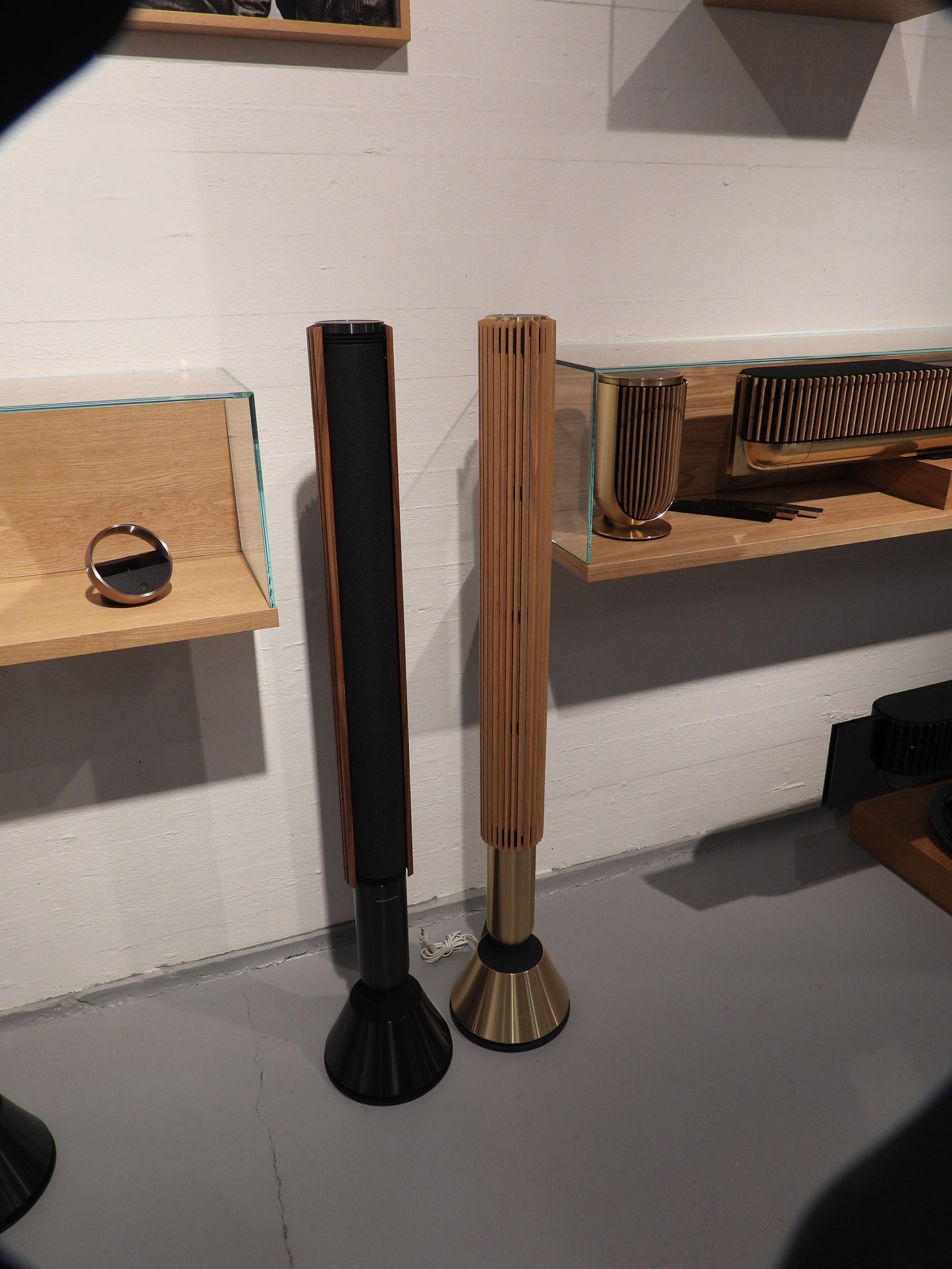 BEOlab 28 Gold Tone