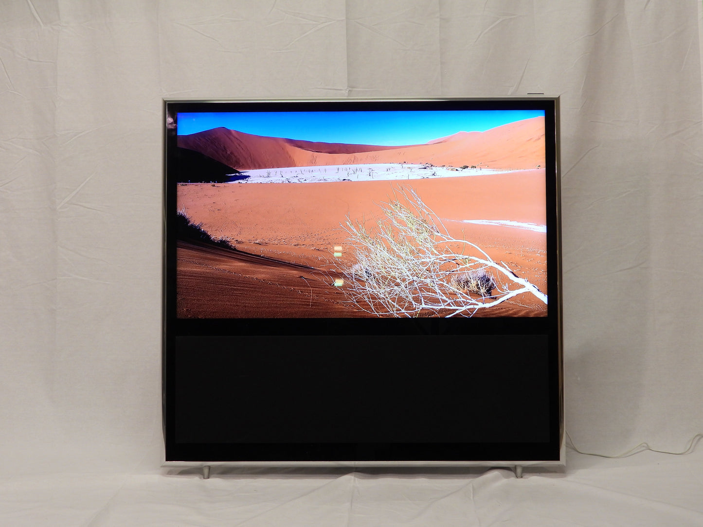 BEOvision 11 40" Aluminium