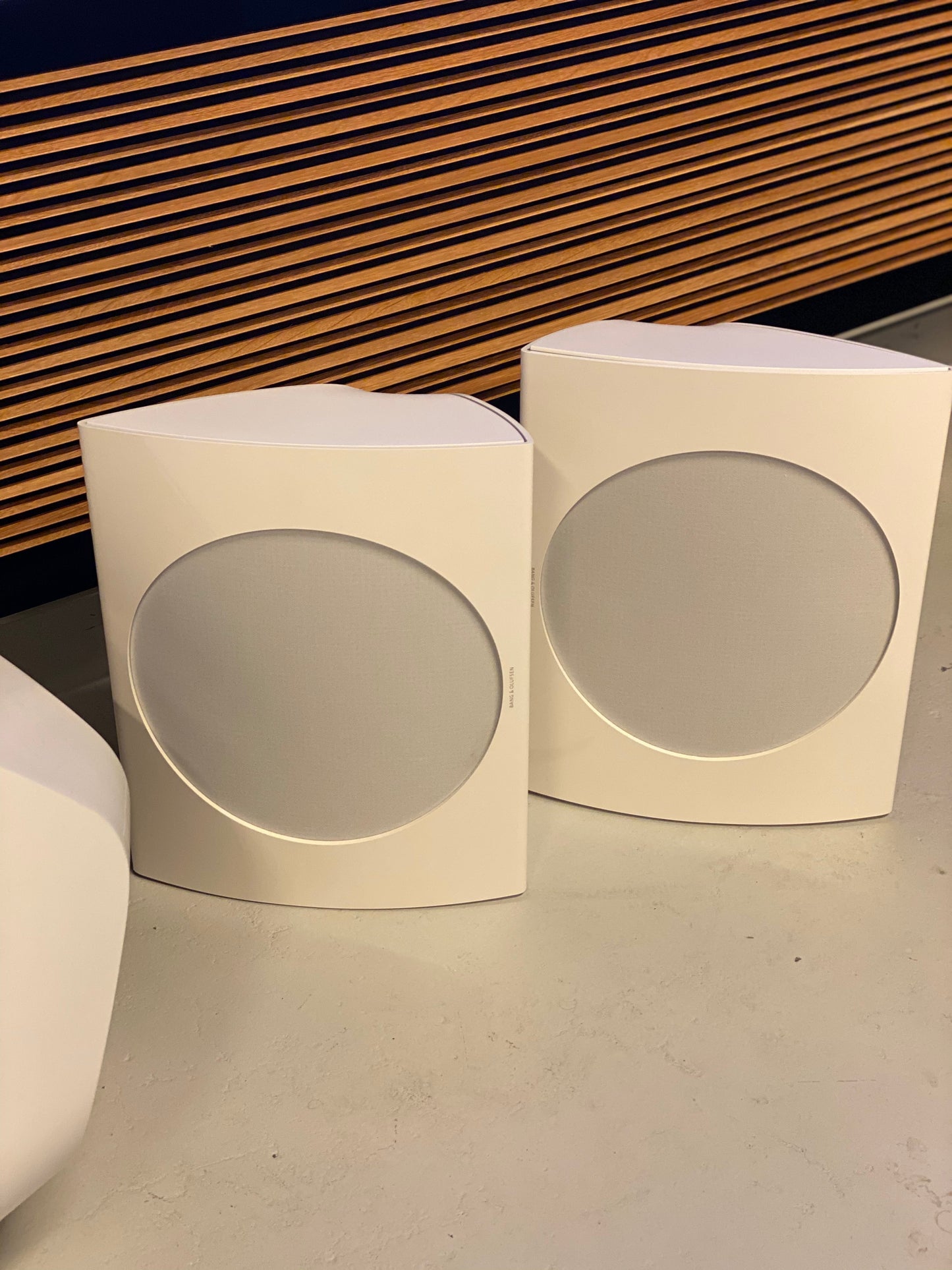 BEOlab 17 Hvid